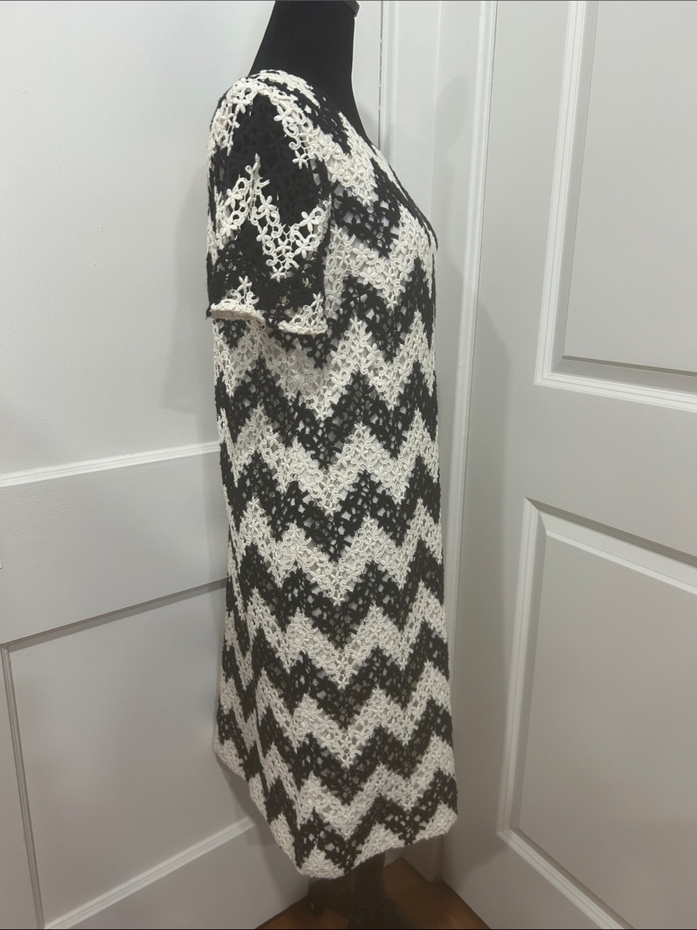 Talbots Chevron Crochet Lace Sheath Dress womens  6 Black White Cocktail Career - Picture 6 of 16